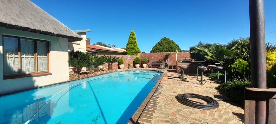 5 Bedroom Property for Sale in Meiringspark North West